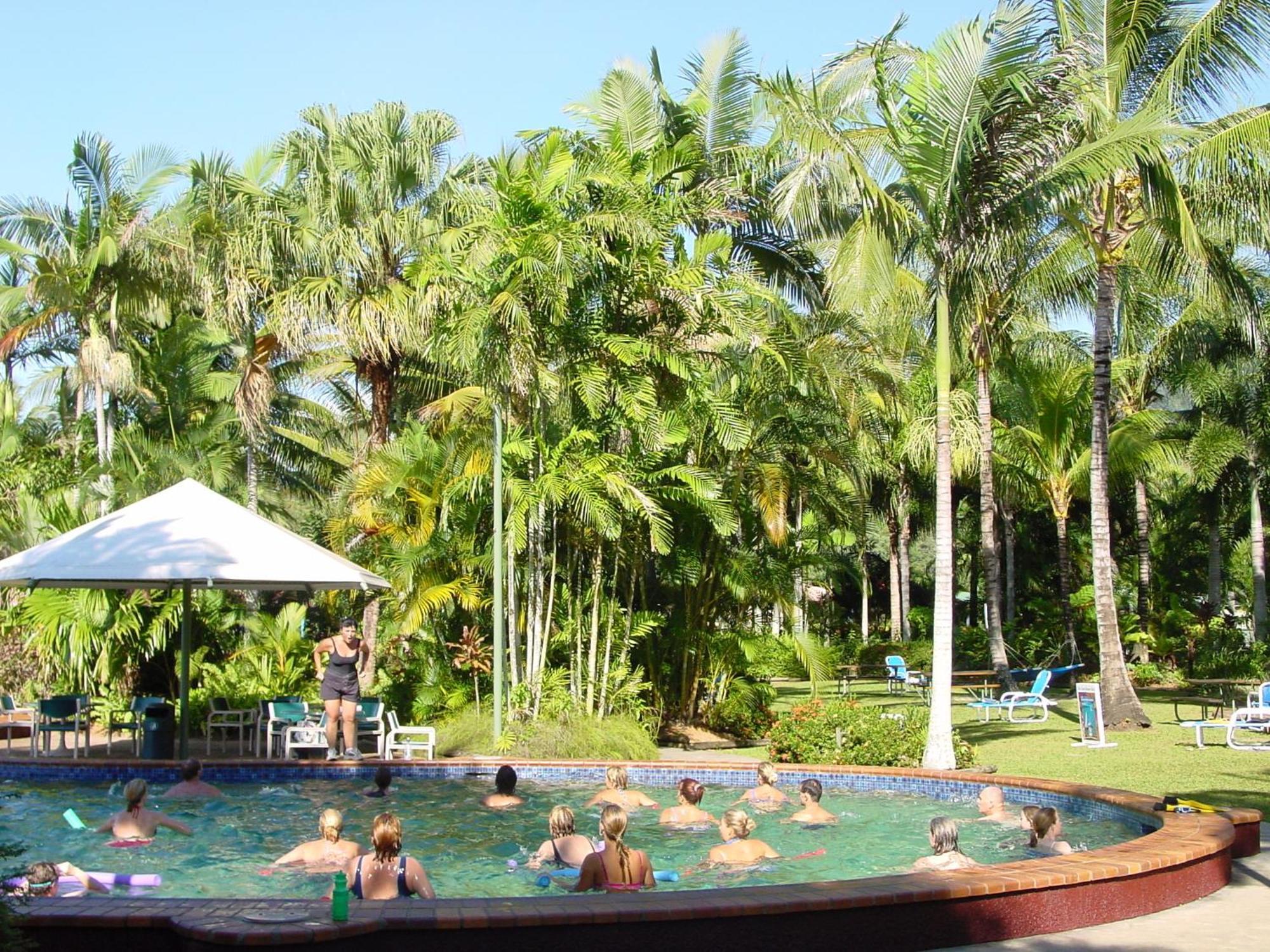 Ingenia Holidays Cairns Coconut 外观 照片 The pool at the resort