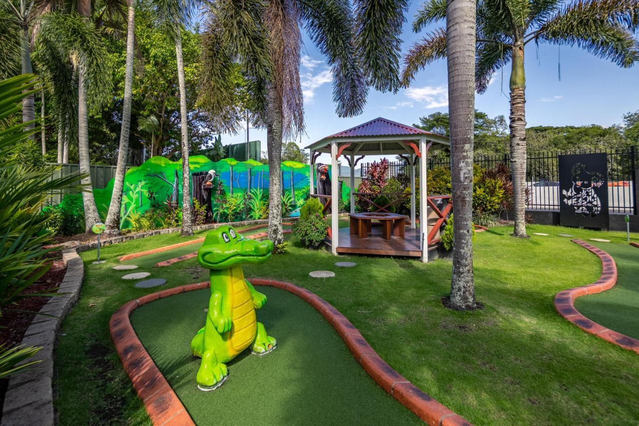 Ingenia Holidays Cairns Coconut 外观 照片 Miniature golf at the resort