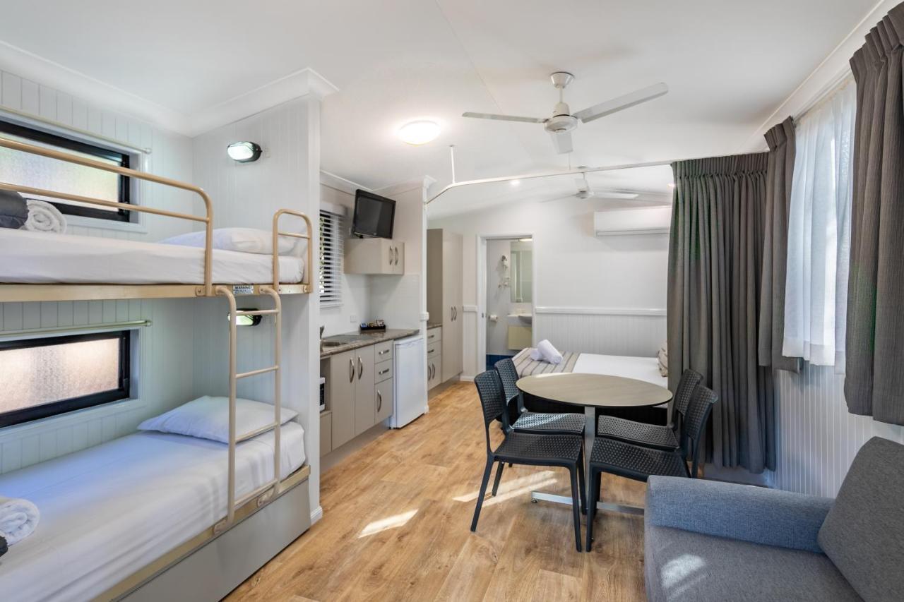 Ingenia Holidays Cairns Coconut 外观 照片 A typical interior of a typical static caravan